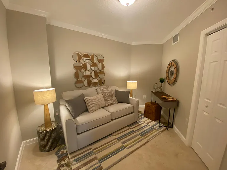Royal Palm Apartments — Photo 52