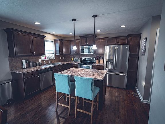 2nd image of 13500 Prairie Dr