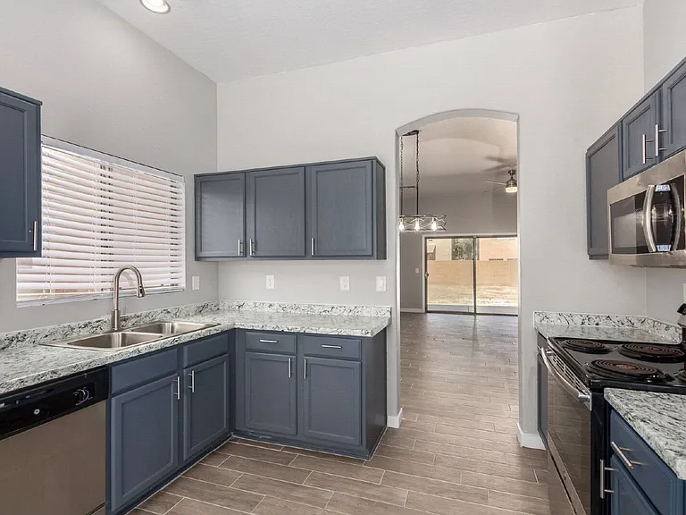 10012 W Wood St — Photo 9