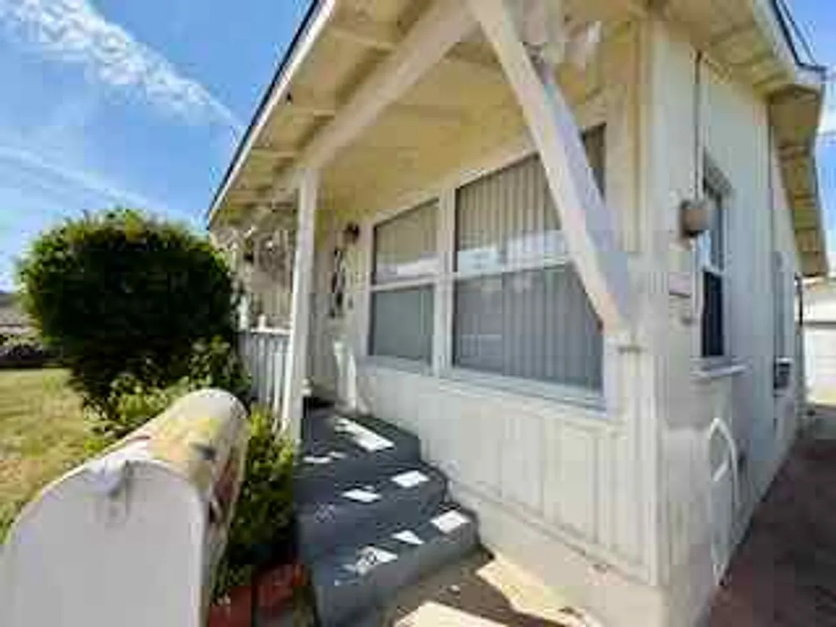 Building Photo - 1668 Goldstone St