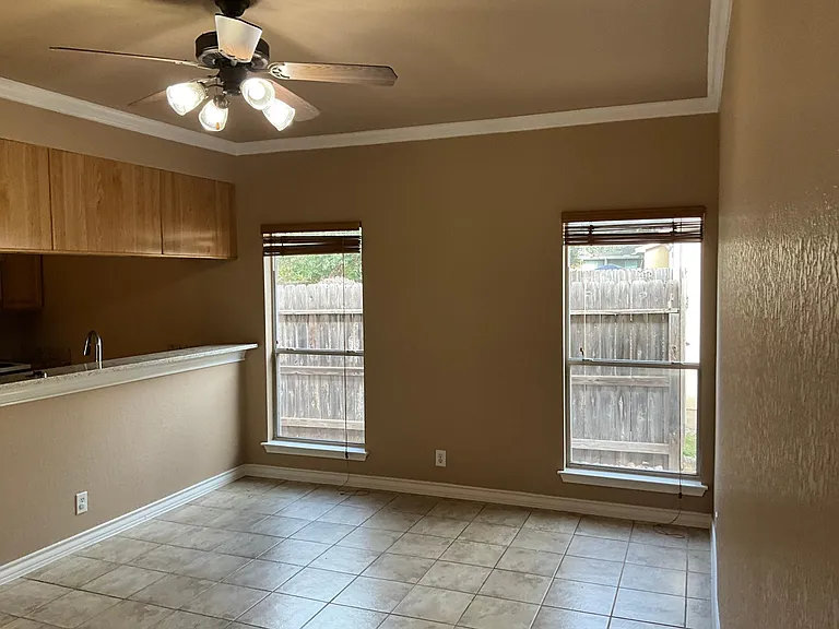 927 Misty Acres Dr — Photo 5