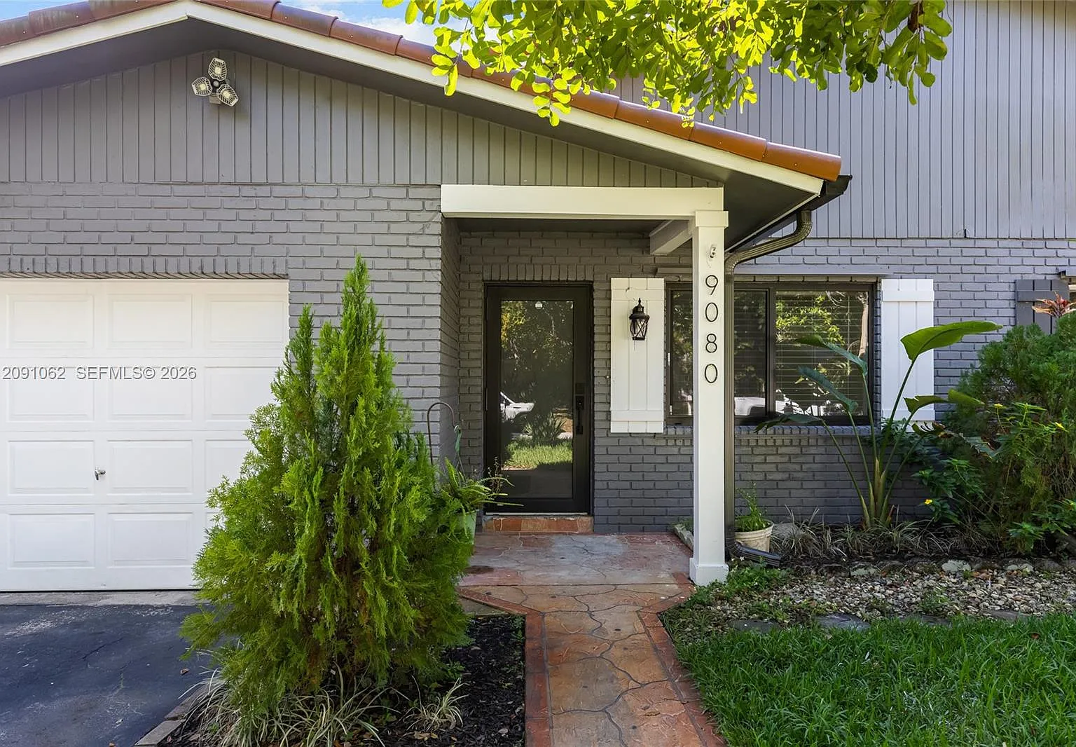 3 bed, 2.0 bath, 1714 sqft, $3,700 — Photo 1