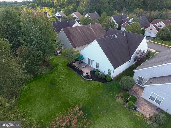 4th image of 76 Rainflower Ln