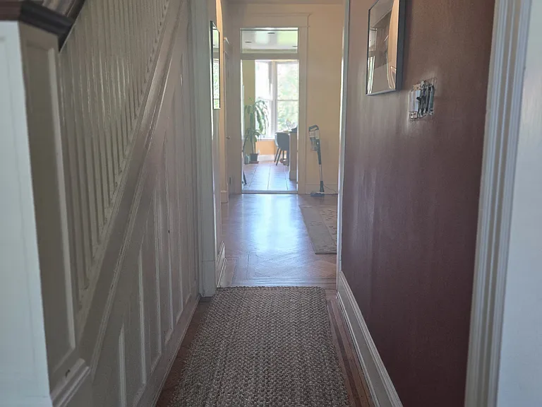 220 S Carolina Ave SE — Photo 4