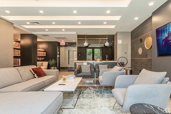 Rented by Bushburg | media 32