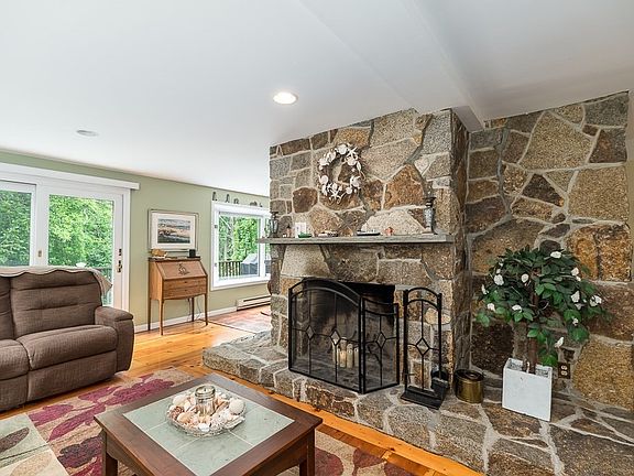 2nd image of 14 Woodbury Ln