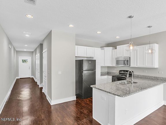 5th image of 426 10th St S