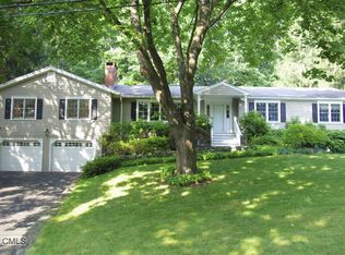 546 Lakeview Dr, Fairfield, CT 06825