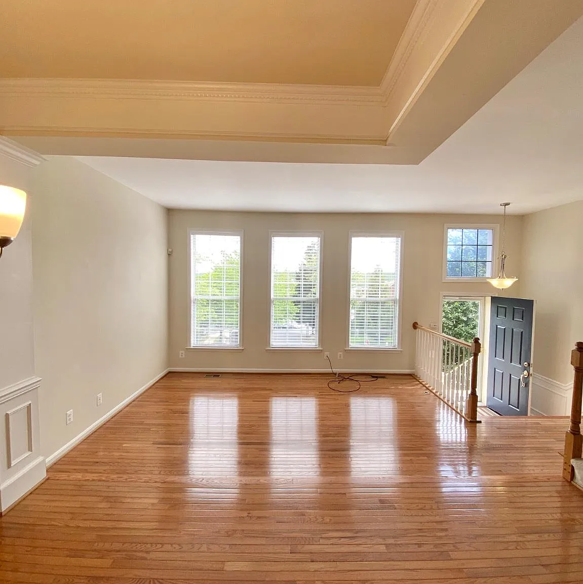 3 bed, 3.5 bath, 2340 sqft, $3,900 — Photo 4