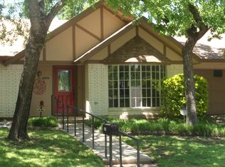 2810 Oak Valley Dr, Arlington, TX 76016