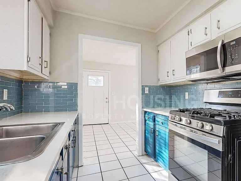 12013 Stilwell Pl NE — Photo 6