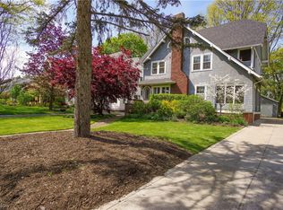 2821 Scarborough Rd, Cleveland Heights, OH 44118