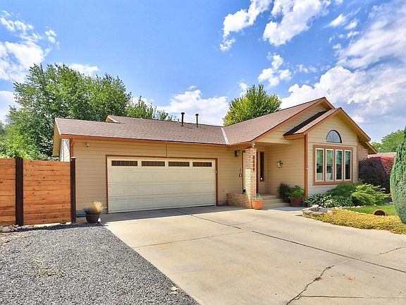 2nd image of 2439 Leo Dr