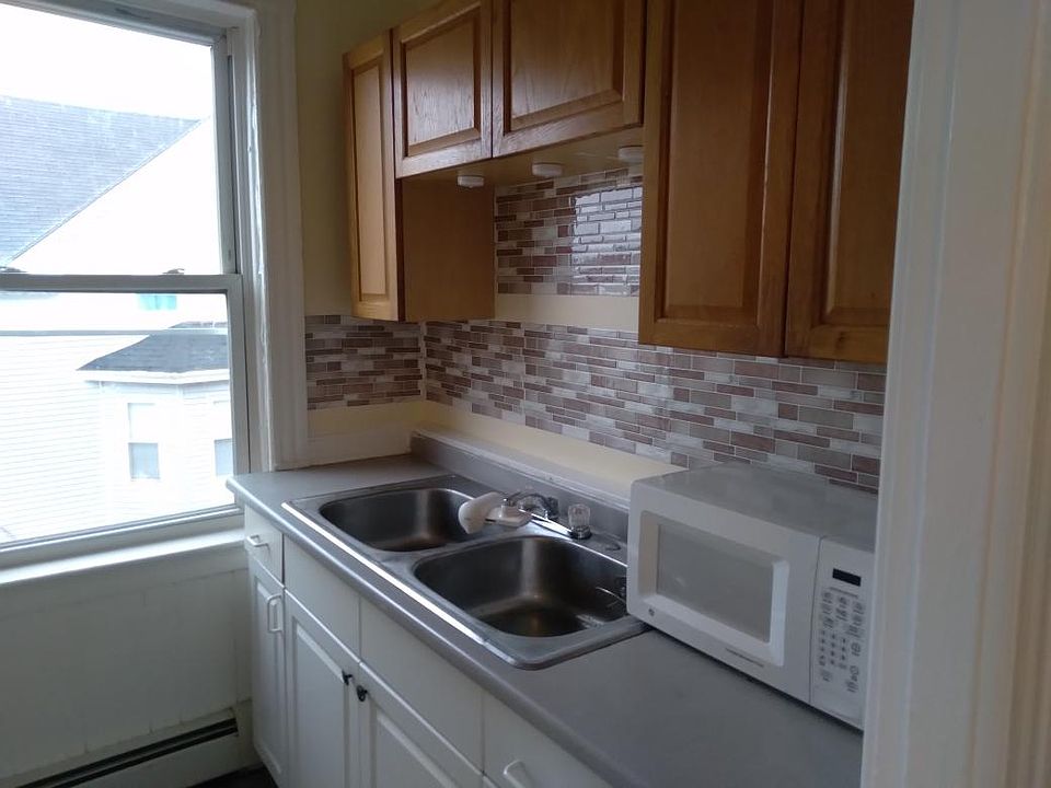 1st image of 35 Berkley St Floor 3