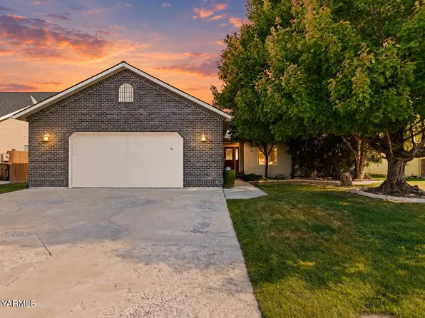 705 S 87th Ave, Yakima, WA 98908