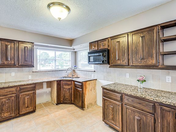 5th image of 5103 Prairie Creek Dr