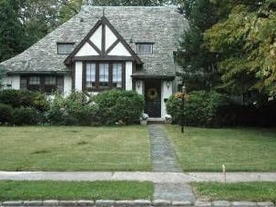 216 Beverly Rd, Douglaston, NY, 11363