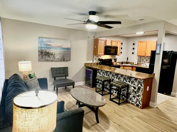 1664 Beach Blvd, Biloxi, MS