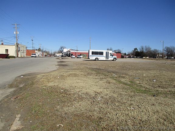 4th image of 150 N Front St