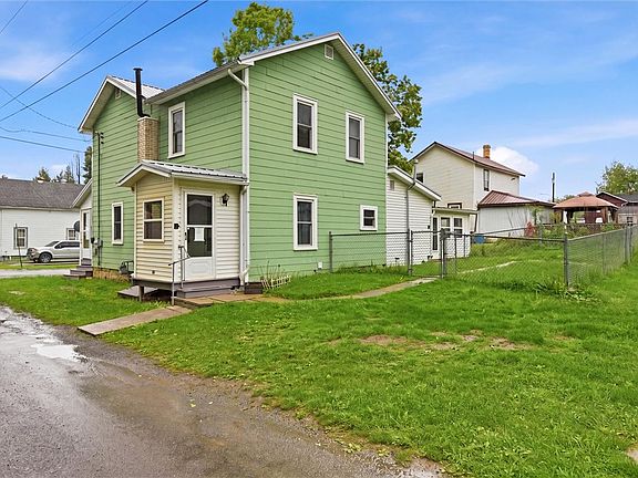 4th image of 3995 Maple St