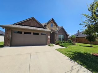 210 Lariat Trl, Waxahachie, TX 75165