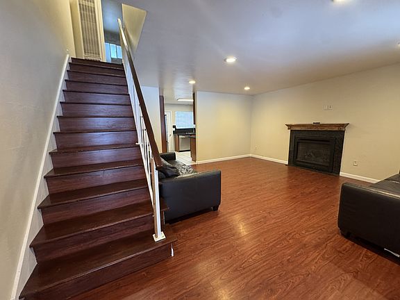 2nd image of 3613 Paradise Ave