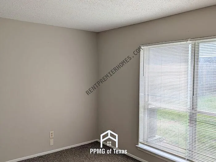 6912 Westglen Dr — Photo 5