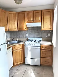 Rented by Laurence Levy-Lambert, LREB