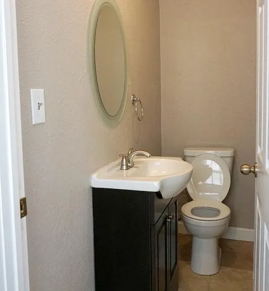 1/2 Bathroom