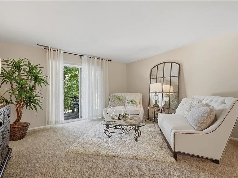 Beau Jardin Apartments — Photo 2