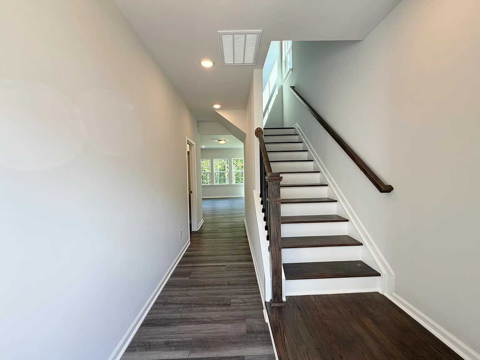 3 bed, 2.5 bath, 1865 sqft, $2,175 — Photo 3