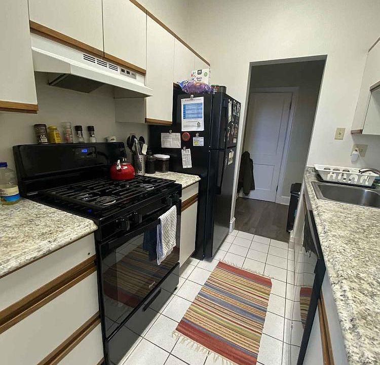 Lovely galley kitchen, with everything needed right at your fingertips.