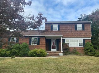 215 Wyckoff Rd, Eatontown, NJ 07724
