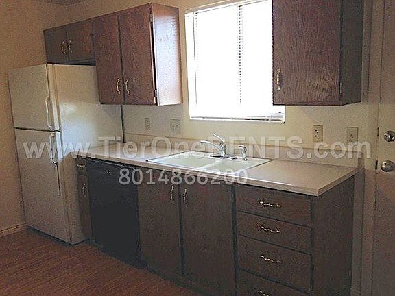 4th image of 619 Angie Cir