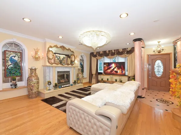 7328 173rd St, Fresh Meadows, NY 11366