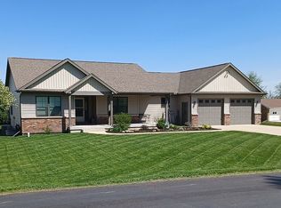 201 S Elm St, El Paso, IL 61738