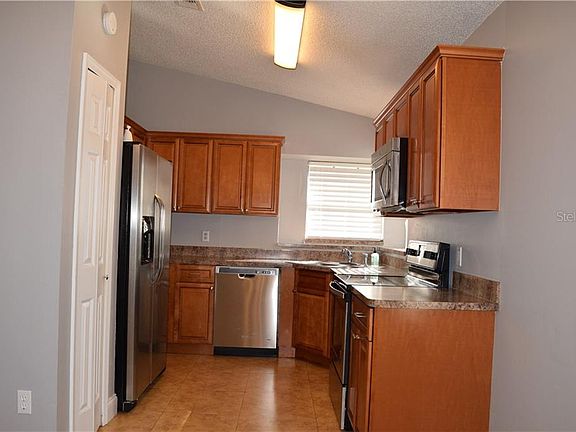 5th image of 692 Comstock Dr