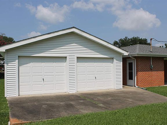 5th image of 301 Fieldcrest Dr
