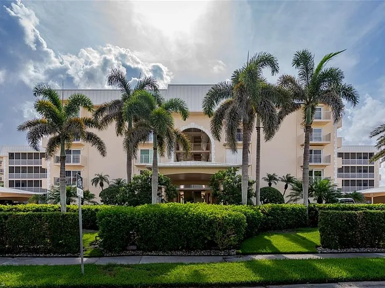 3450 Gulf Shore Blvd N #210 — Photo 29