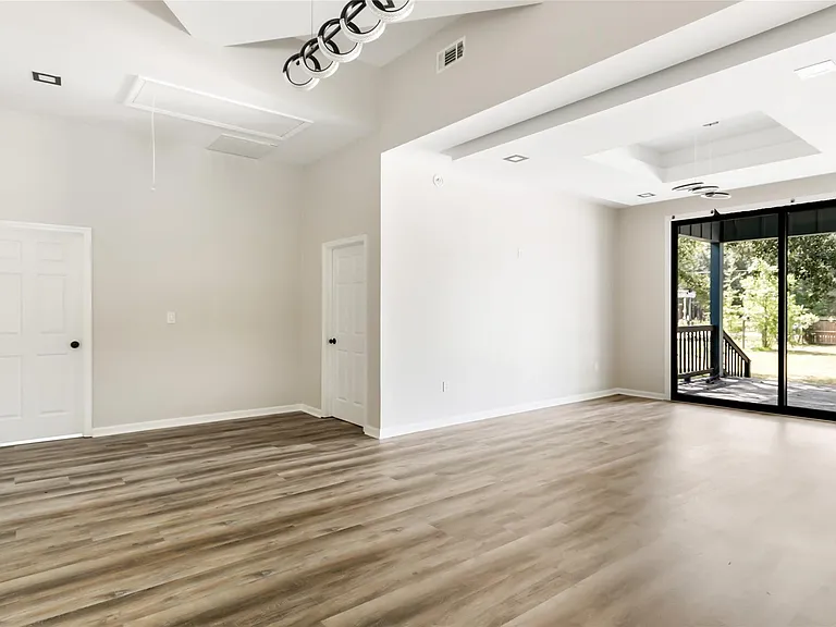 1031 County Road 3404 — Photo 3