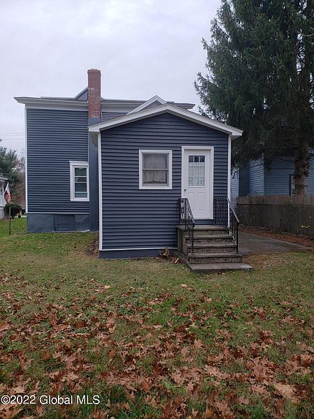 4th image of 221 E Steele Street