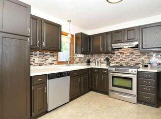 7203 S North Cape Rd, Franklin, WI 53132