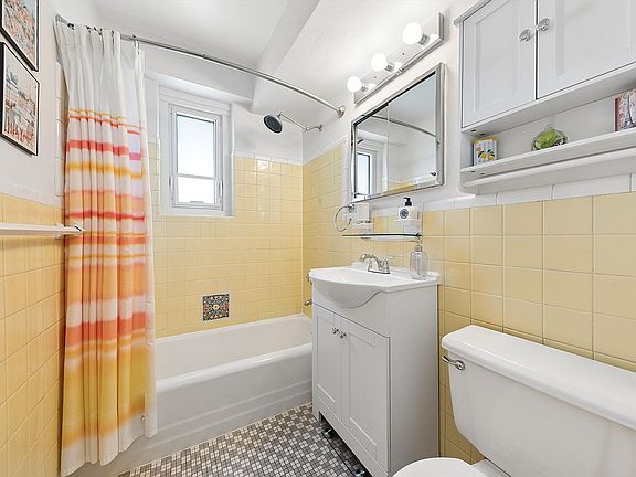 5th image of 215 Adams St APT 16H
