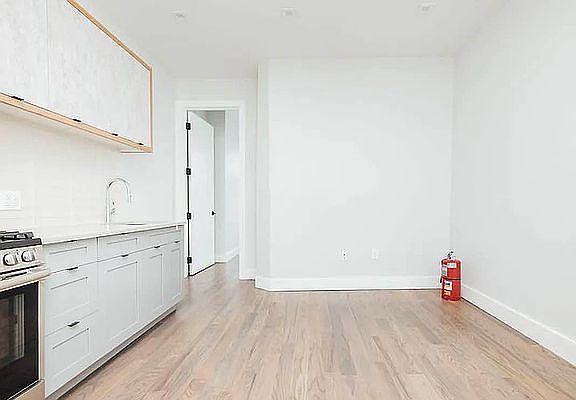 5th image of 409 Chauncey St #3F