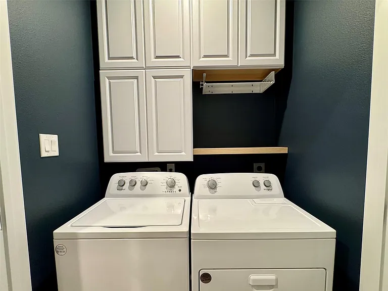 1282 N Post Oak Rd #A — Photo 24