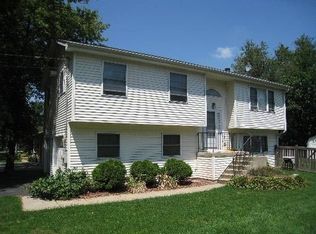 1418 Woodland Pkwy, Spring Grove, IL