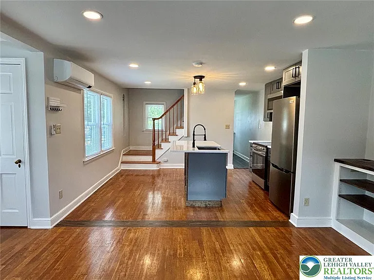 1342 N New St — Photo 3