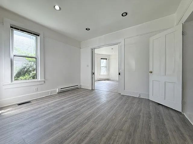 521 Sarah St — Photo 34