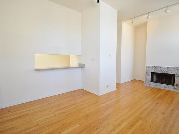 2nd image of 3257 N Sheffield Ave APT 304
