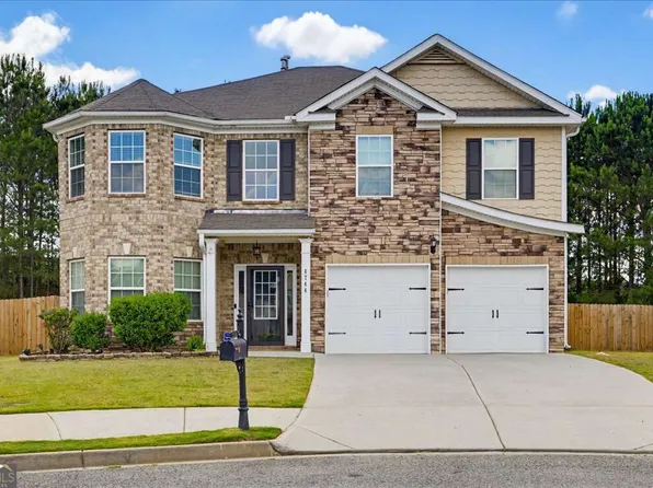 6744 Oak Hill Pl, Fairburn, GA 30213